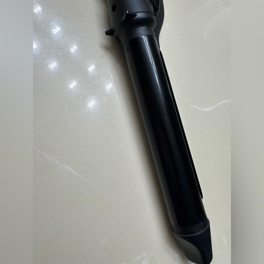Bio Ionic 1.25 inch Curling Iron - Picture 2 of 4